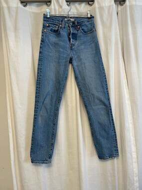 Levi's Premium Wedgie Straight Leg High Rise Jeans Size 24